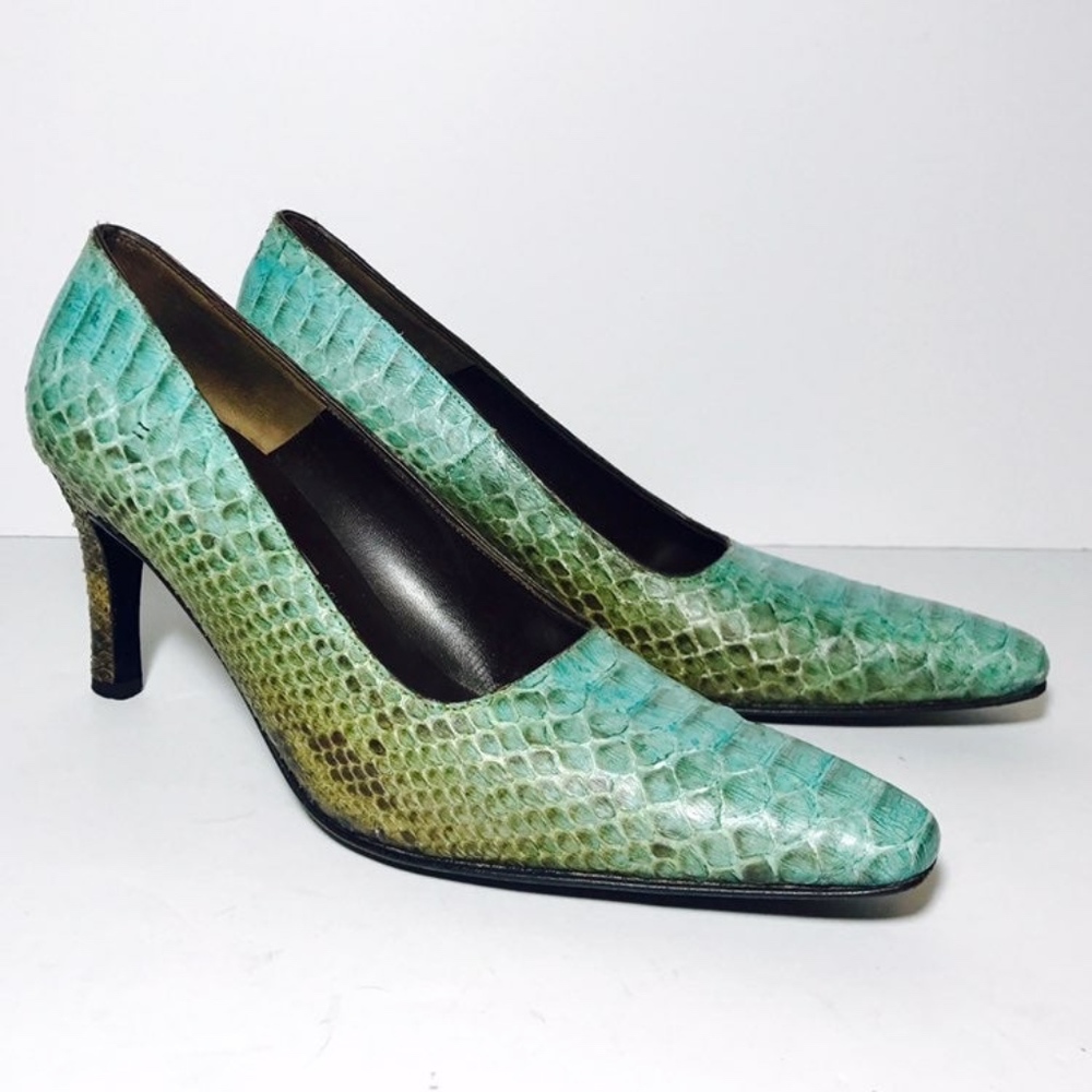 Salvatore Ferragamo US 8.5 AA Pumps